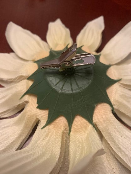 Antique White Floral Wreath Clip With Glittered Center